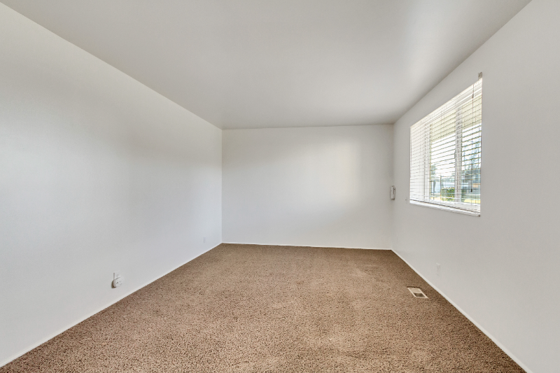 2111 E St #B - Photo 6 of 15