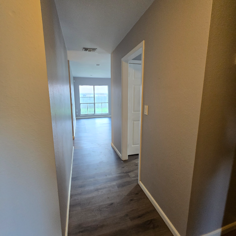 9450 Bowen Dr - Photo 3 of 36