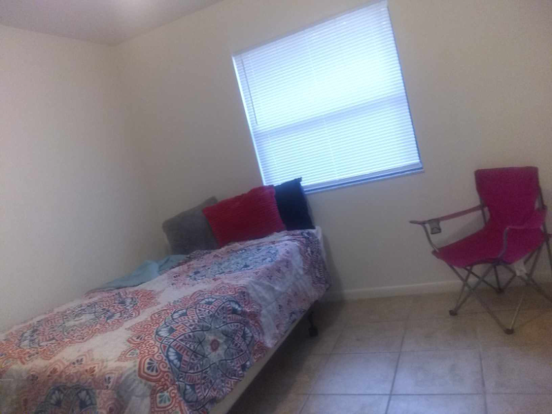 7024 Sw 18th Pl - Photo 4 of 12