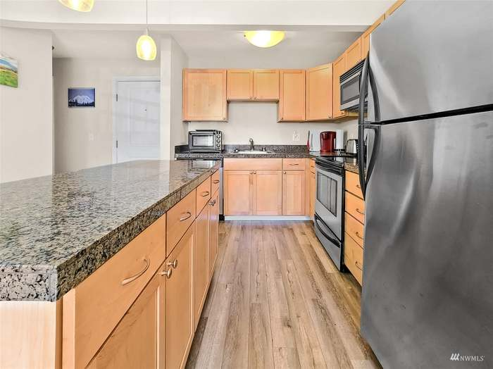 1116 S 27th St #D201 - Photo 4 of 9