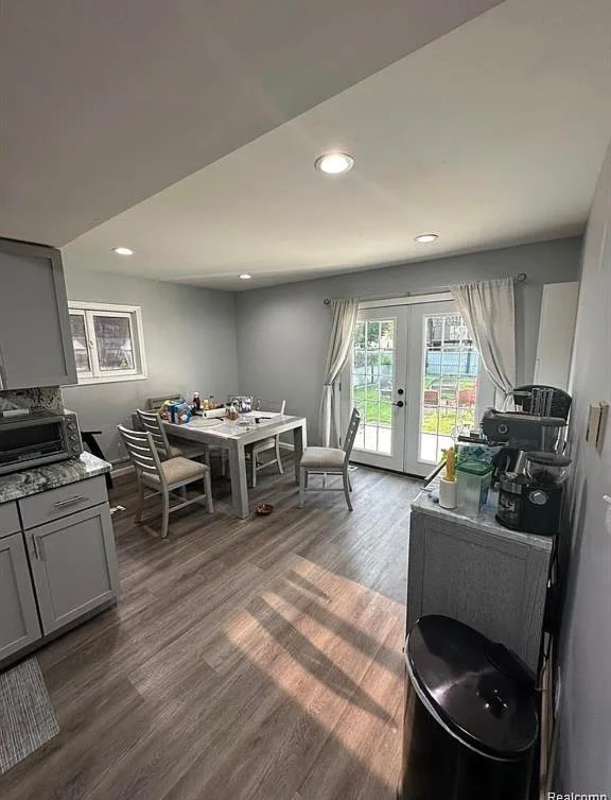 24620 Stanford St - Photo 5 of 20