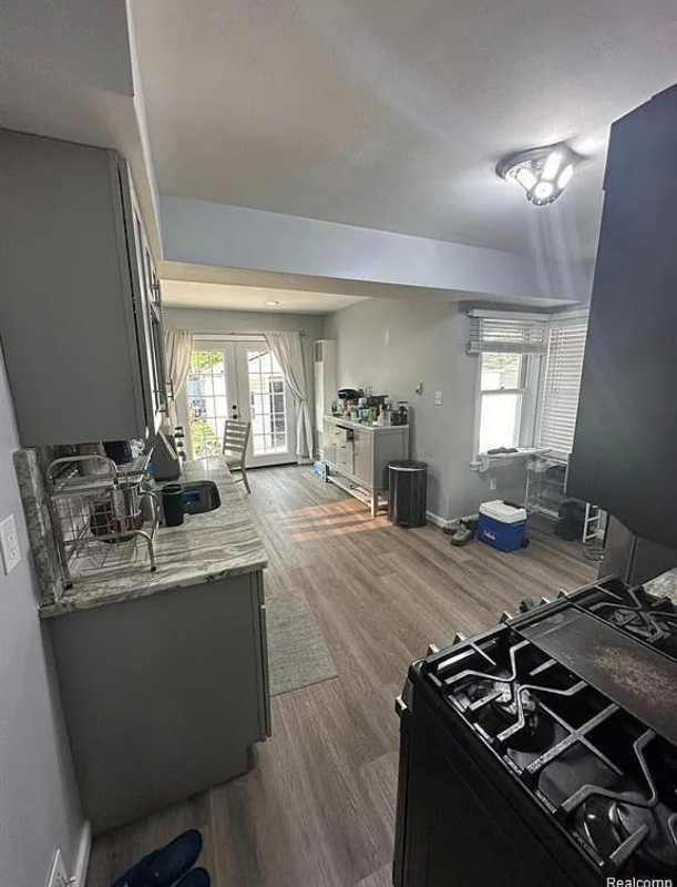 24620 Stanford St - Photo 6 of 20