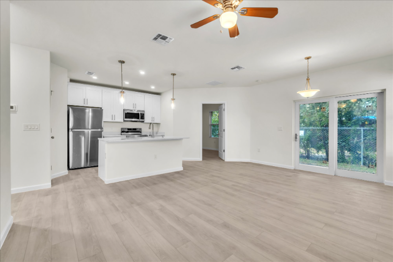 652 Kensington St - Photo 3 of 20