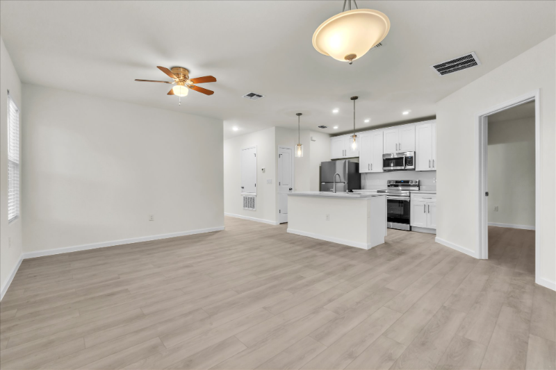 652 Kensington St - Photo 4 of 20