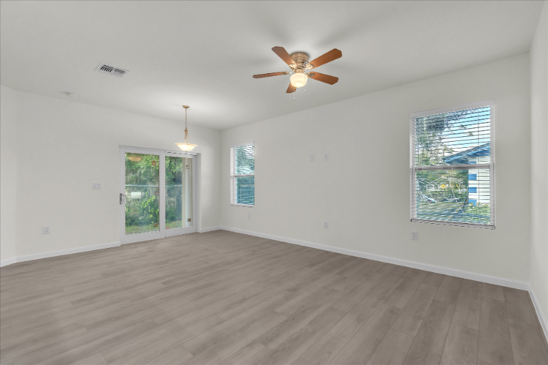 652 Kensington St - Photo 5 of 20