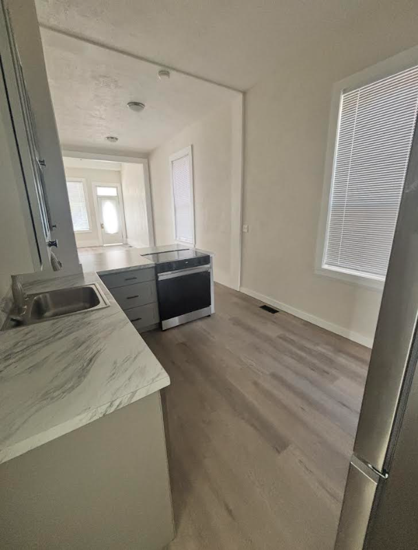 654 S Colorado St - Photo 7 of 10