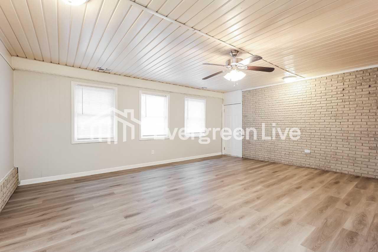 108 Woodmont Dr - Photo 3 of 15