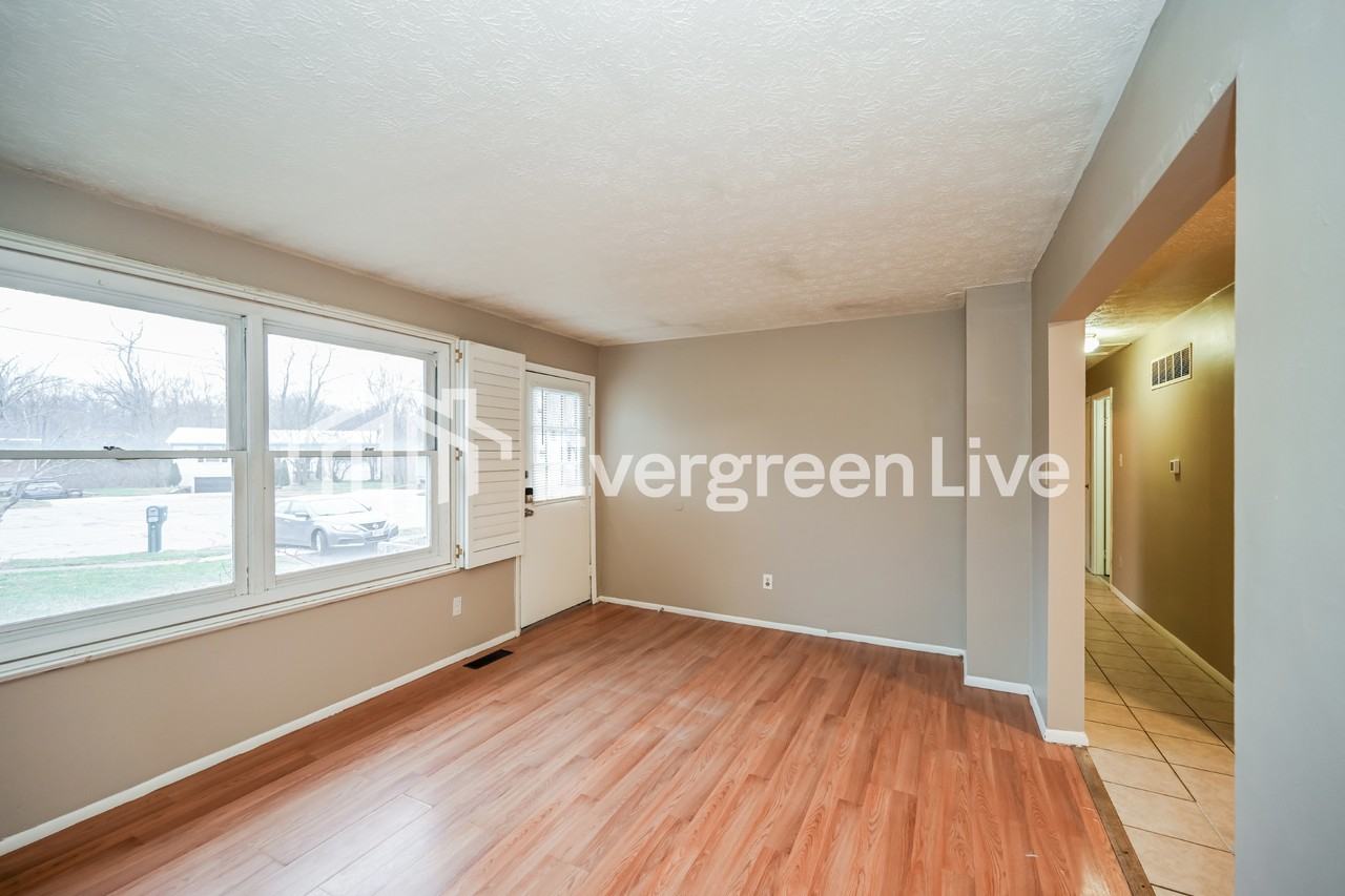 2980 Windon Dr - Photo 3 of 15