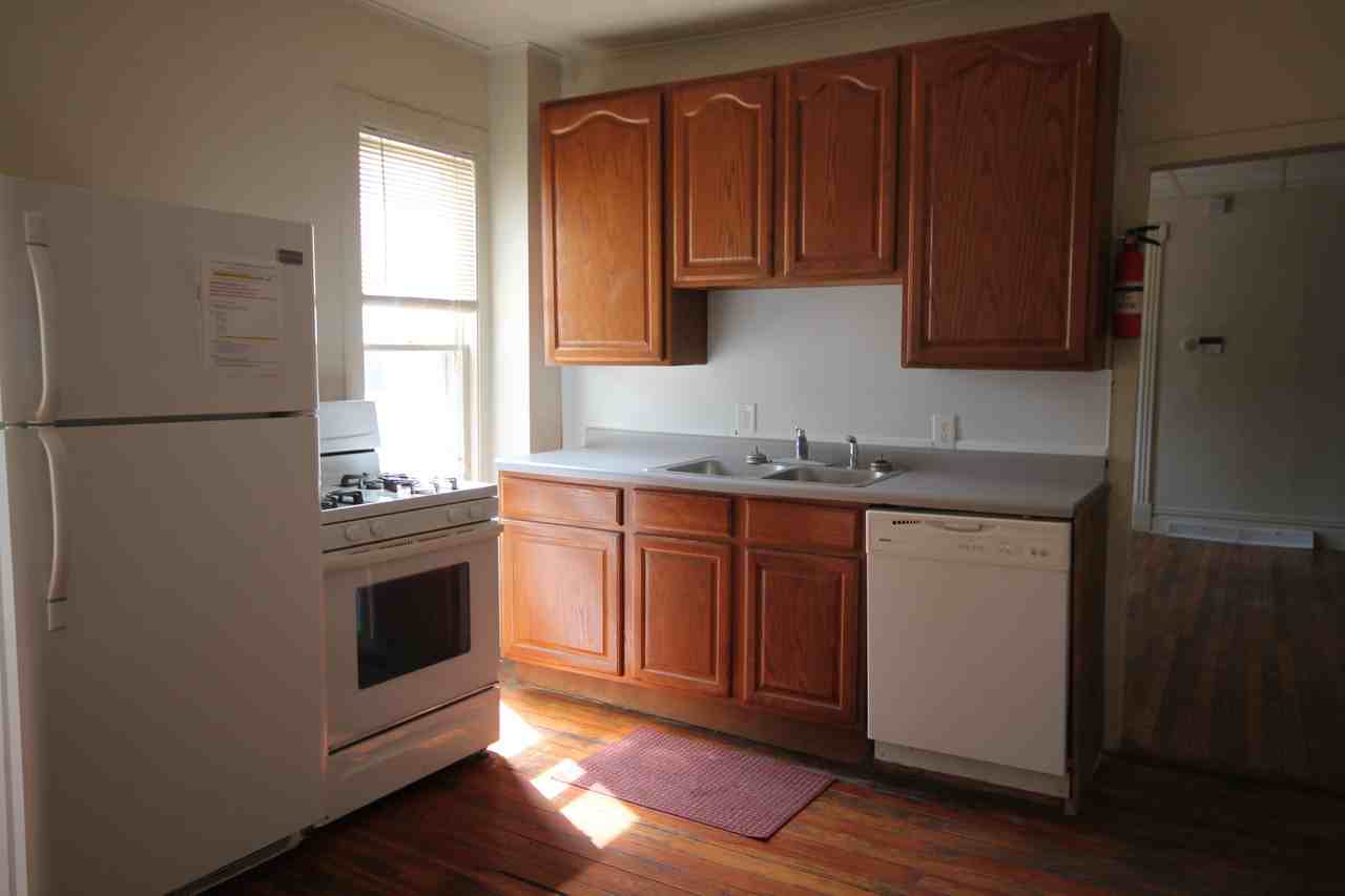 832 W Walnut House - Photo 3 of 7