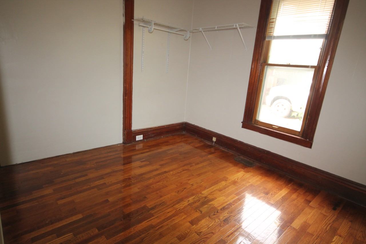 832 W Walnut House - Photo 5 of 7