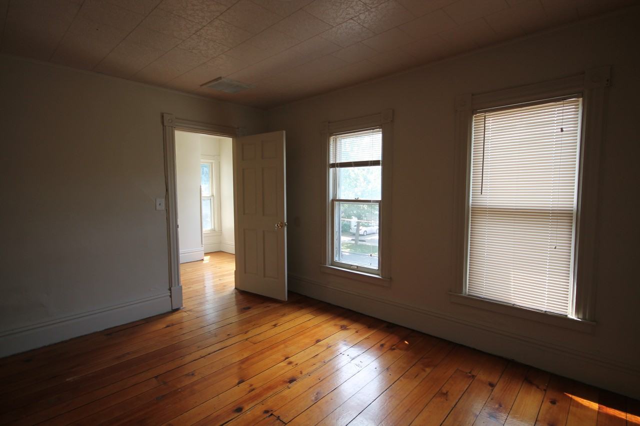 832 W Walnut House - Photo 6 of 7