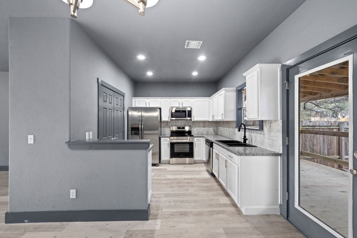 38 Deer Ridge Rd - Photo 3 of 16