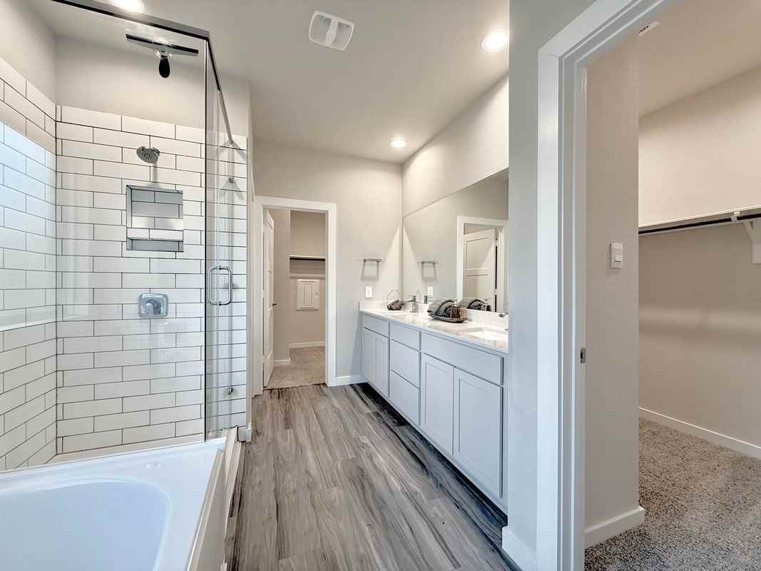 14273 Lake Lodge Dr - Photo 2 of 19