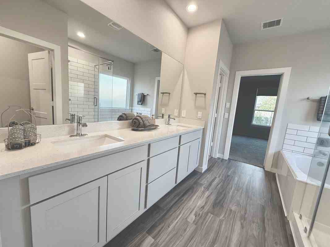 14273 Lake Lodge Dr - Photo 3 of 19