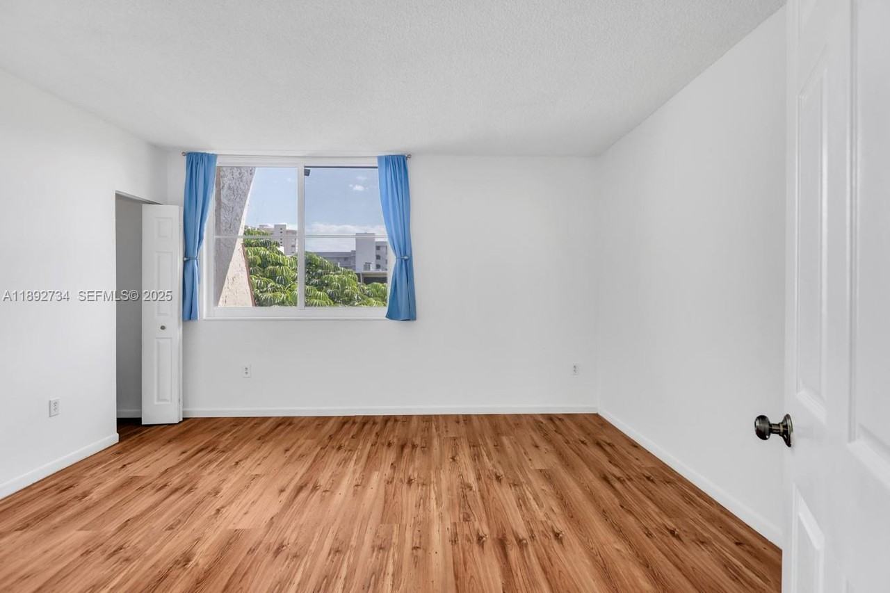 1655 Northeast 115th Street #40 - Photo 5 of 33