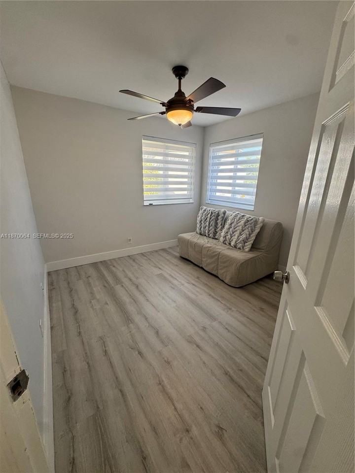 17201 Southwest 142nd Court #17201 - Photo 6 of 7