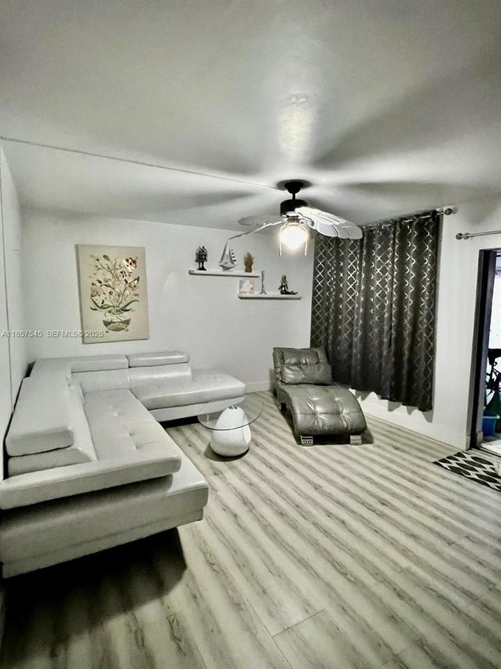 4154 West 10th Lane #19 - Photo 5 of 9