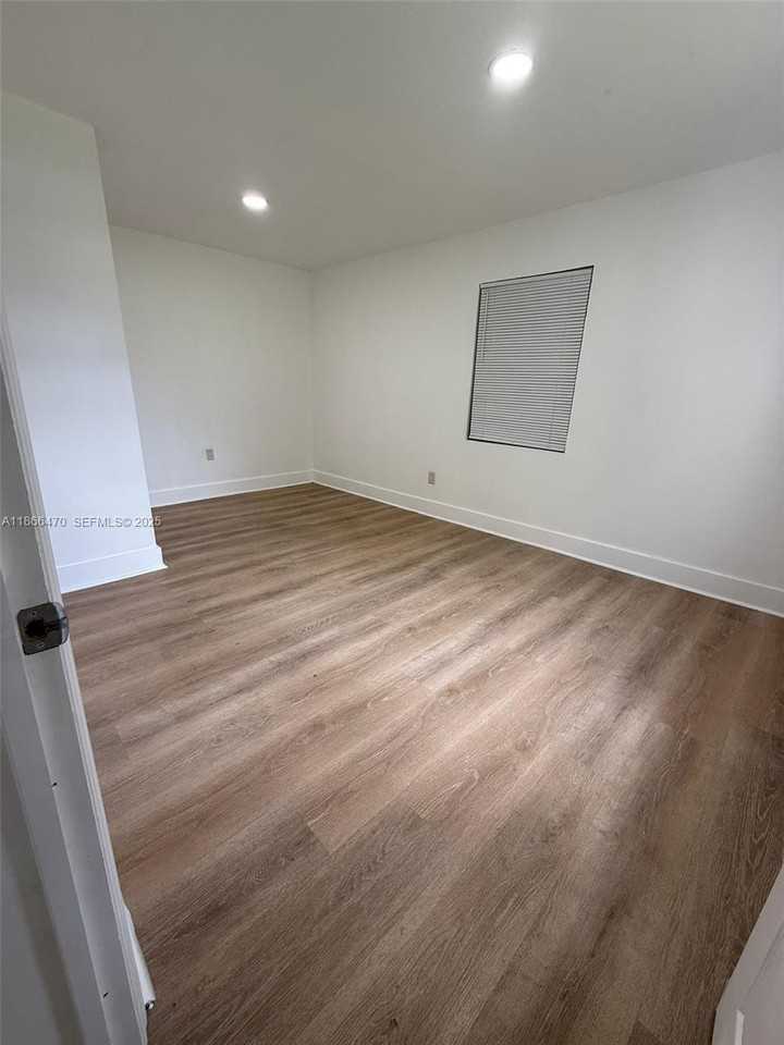 2424 Northwest 44th Street #2424 - Photo 7 of 13