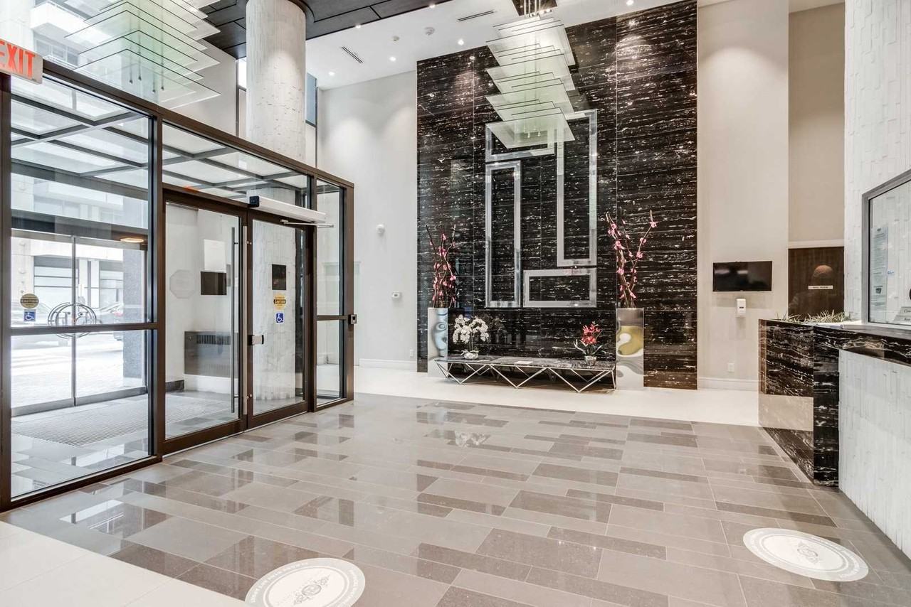 9205 Yonge Street - Photo 2 of 20