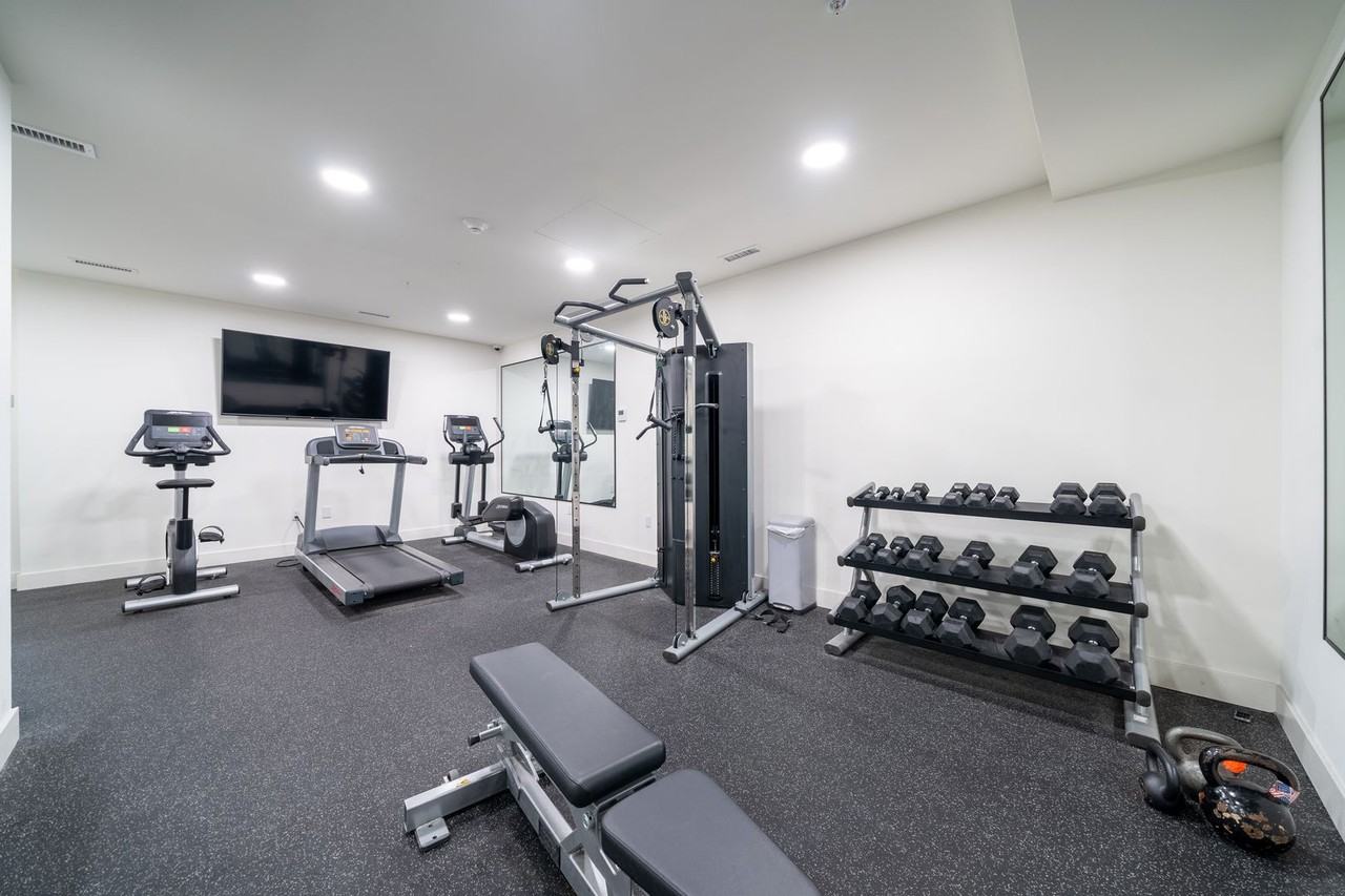 1415 Manhattan - Photo 4 of 50