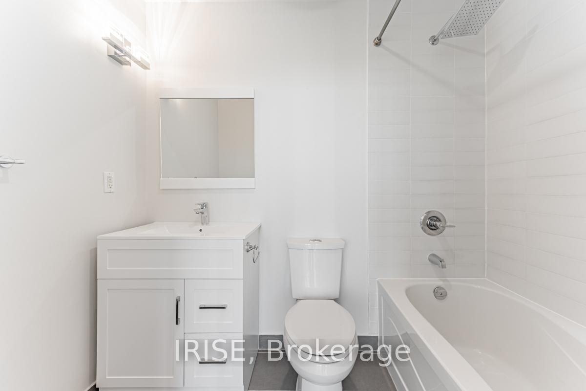 Parliament St & Front St E #1702 - Photo 2 of 11