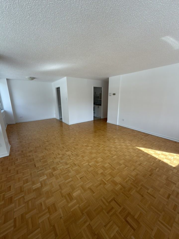 1550 Av du Docteur-Penfield - Photo 2 of 17