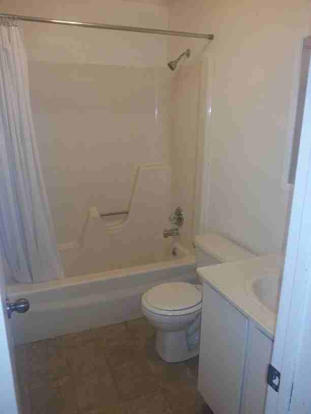 204 14th St #C - Photo 5 of 13