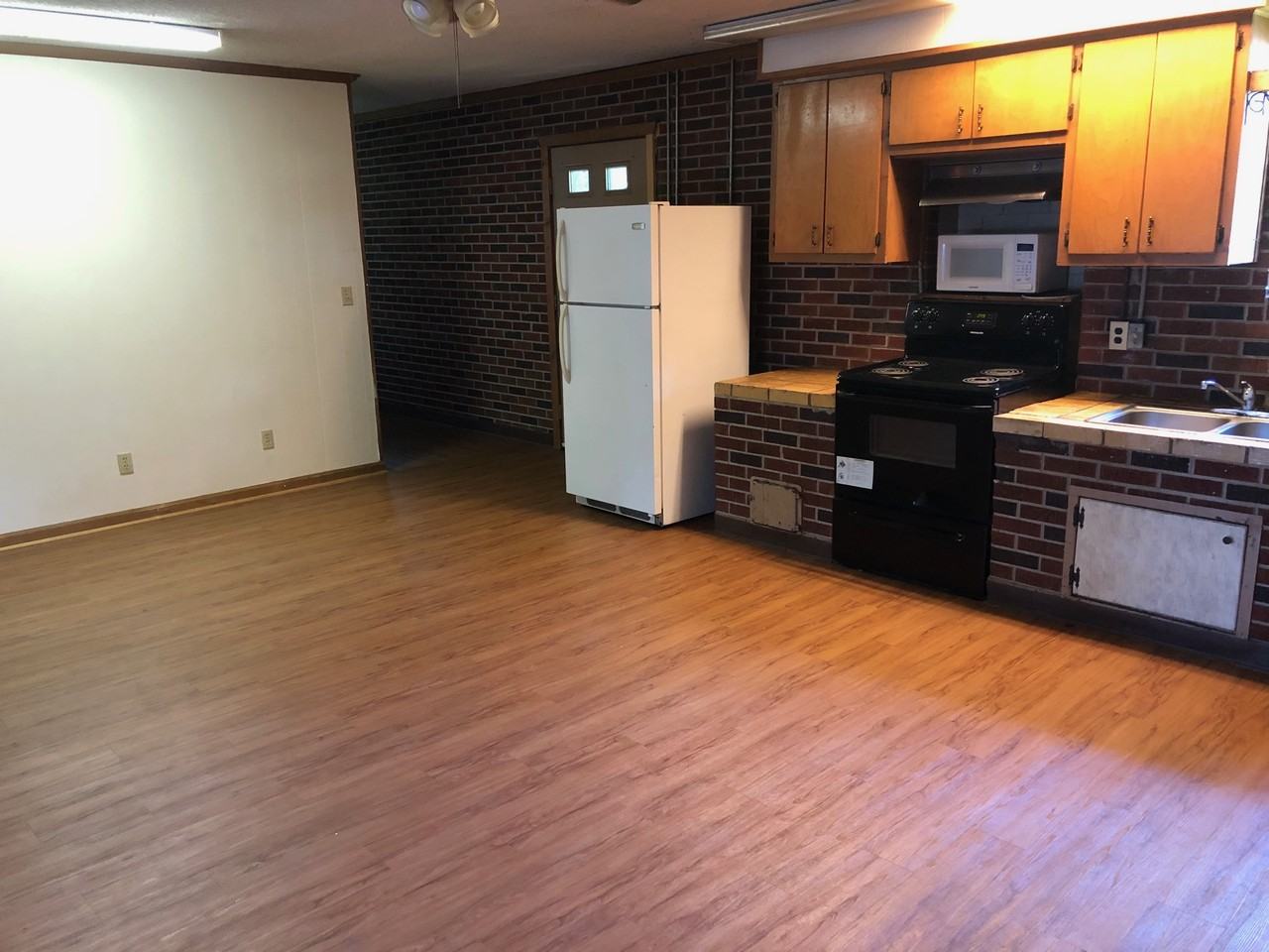 101 1/2 Catherine Ave #NA - Photo 2 of 11