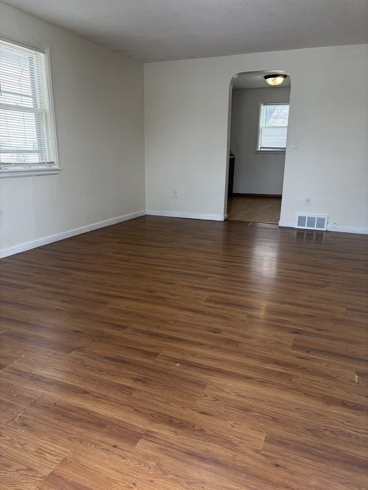 224 36th Ave N #NA - Photo 3 of 12