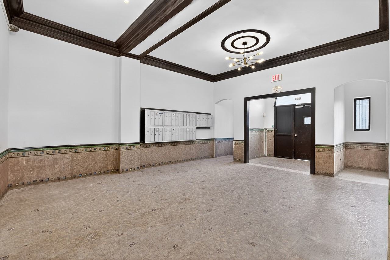 1003 S Orange Ave #405 - Photo 4 of 13