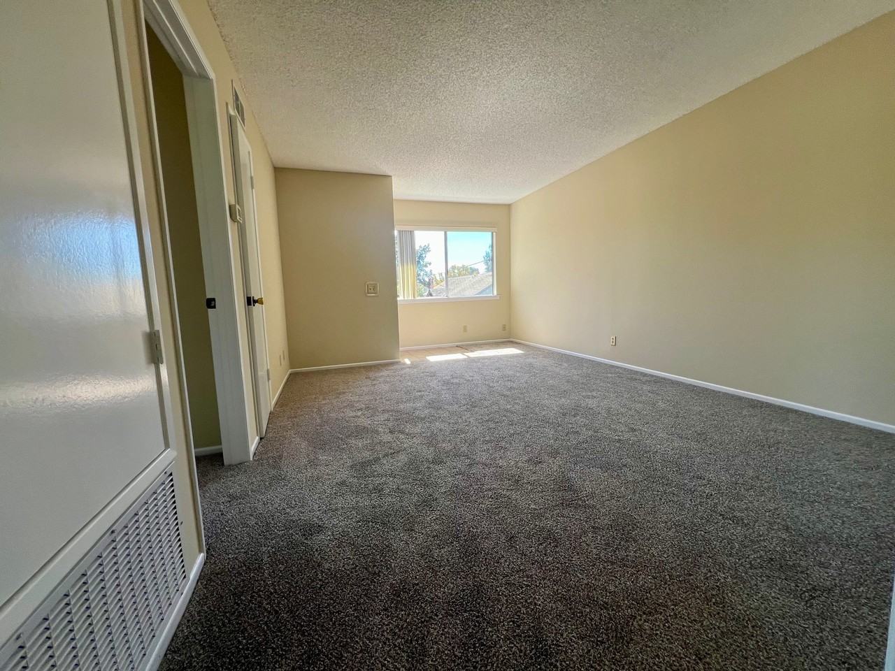 213 S Illinois St #5 - Photo 2 of 12