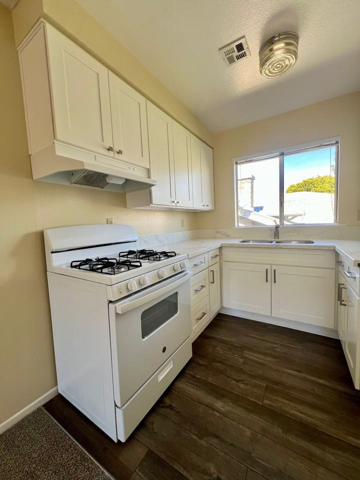 213 S Illinois St #5 - Photo 3 of 12