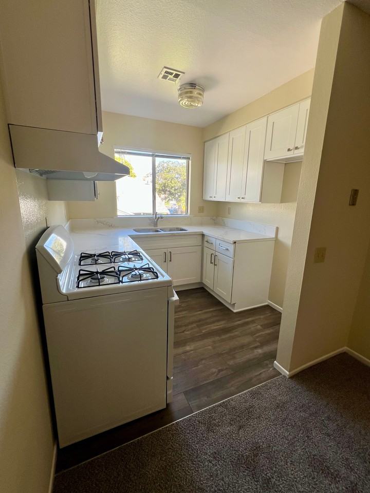 213 S Illinois St #5 - Photo 4 of 12