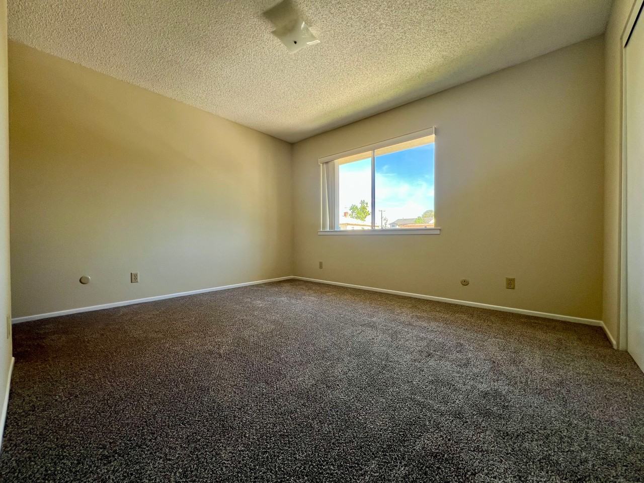 213 S Illinois St #5 - Photo 6 of 12