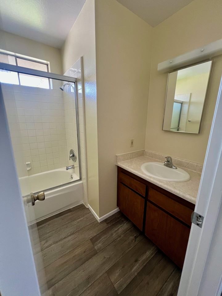 213 S Illinois St #5 - Photo 7 of 12