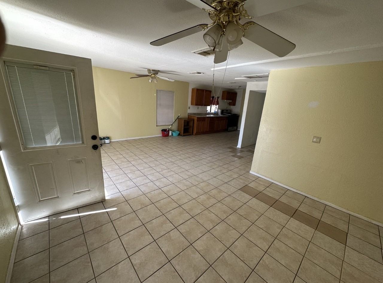 106 E Vaughn Ave #NA - Photo 4 of 17