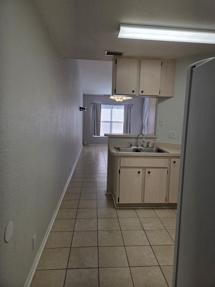 682 Green Valley Rd #C2 - Photo 4 of 19