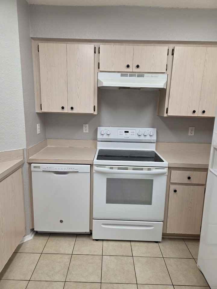 682 Green Valley Rd #C2 - Photo 7 of 19