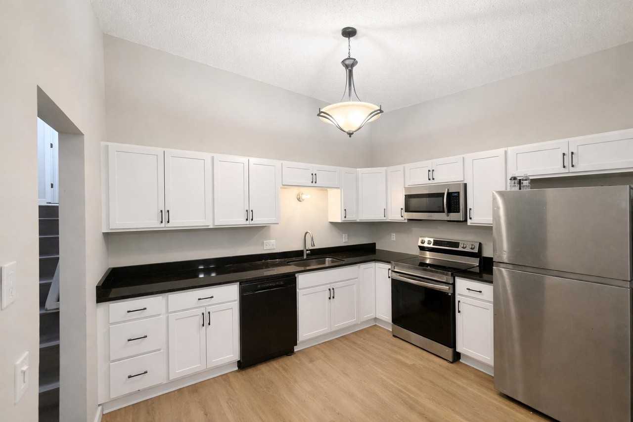 1396 Lakeside Cir #NA - Photo 2 of 6