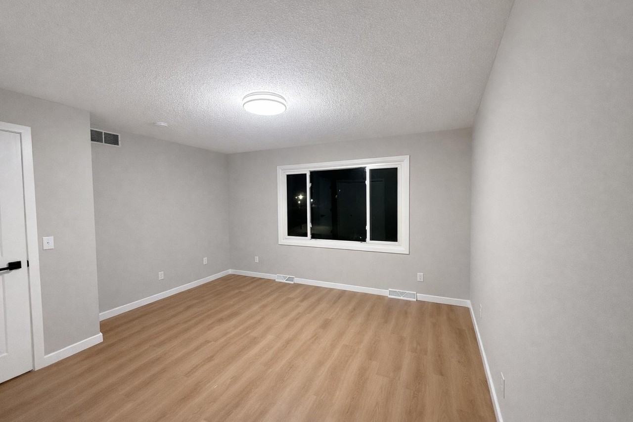 1396 Lakeside Cir #NA - Photo 3 of 6