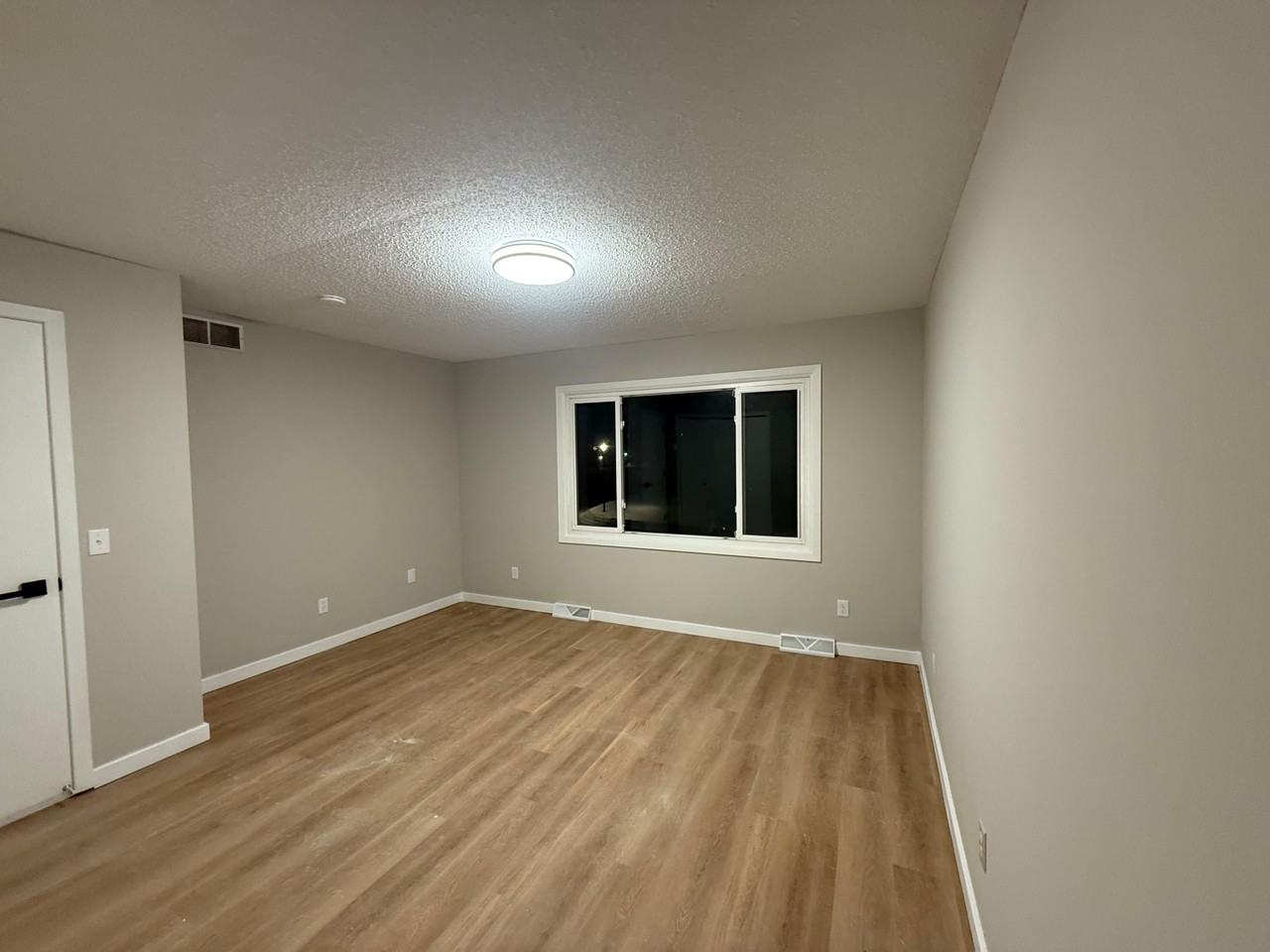 1396 Lakeside Cir #NA - Photo 5 of 6