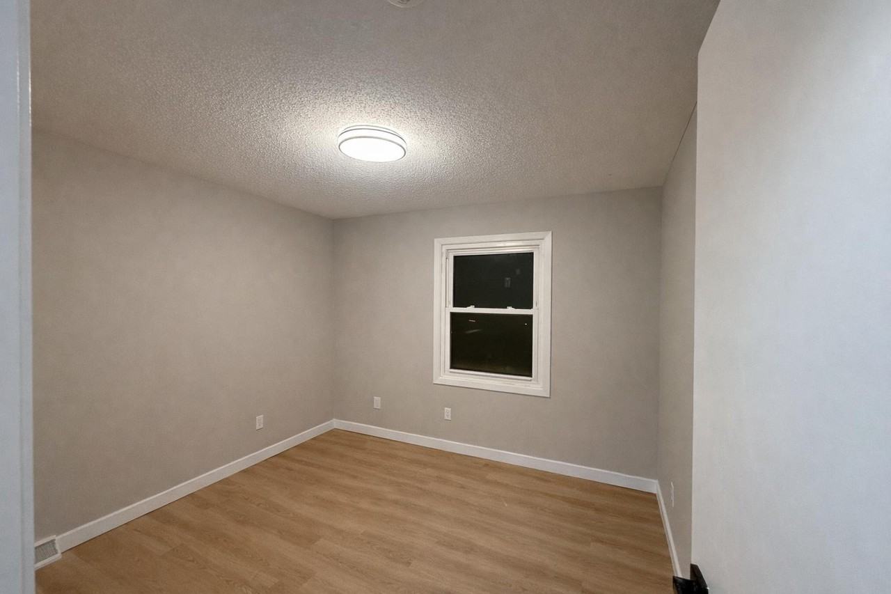 1396 Lakeside Cir #NA - Photo 6 of 6