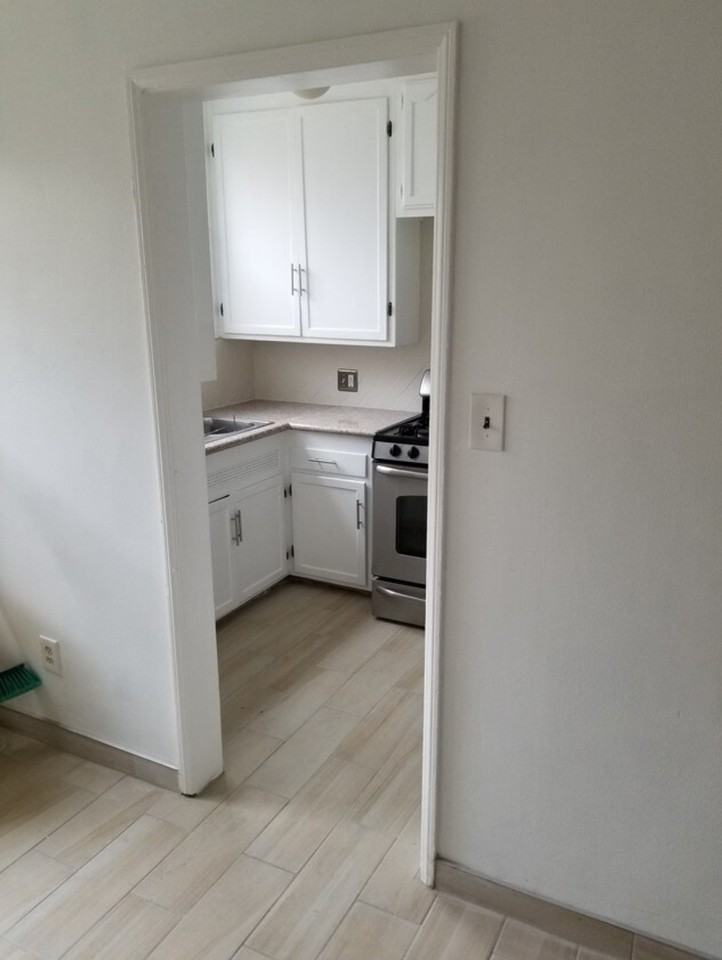 2178 W 26th Pl - Photo 4 of 6