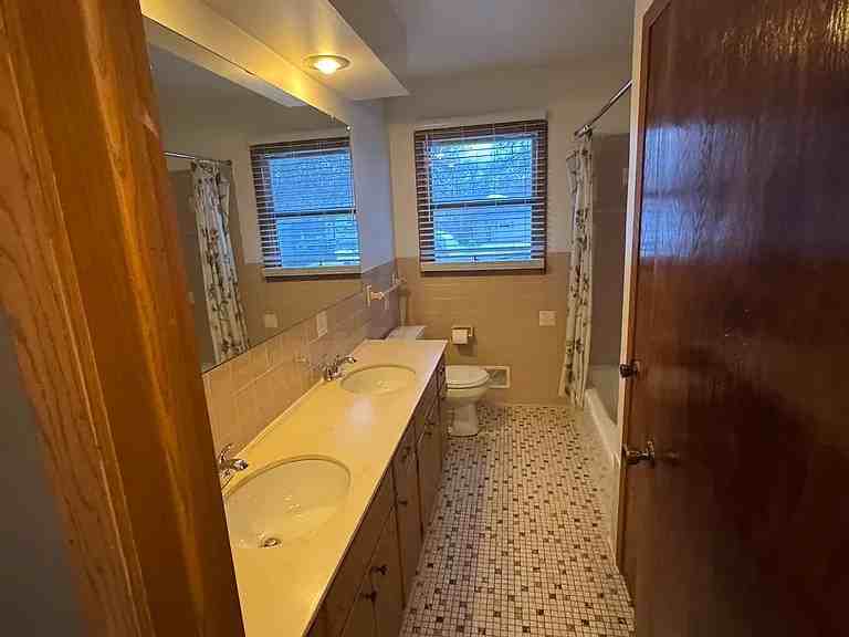 1910 Valleyhigh Dr Nw #1910 - Photo 4 of 5