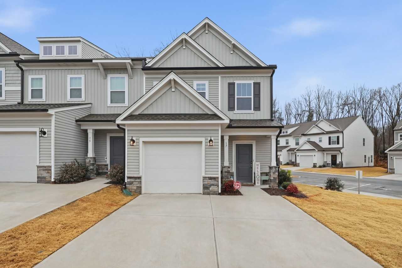 17 Saltford Ln - Photo 2 of 34