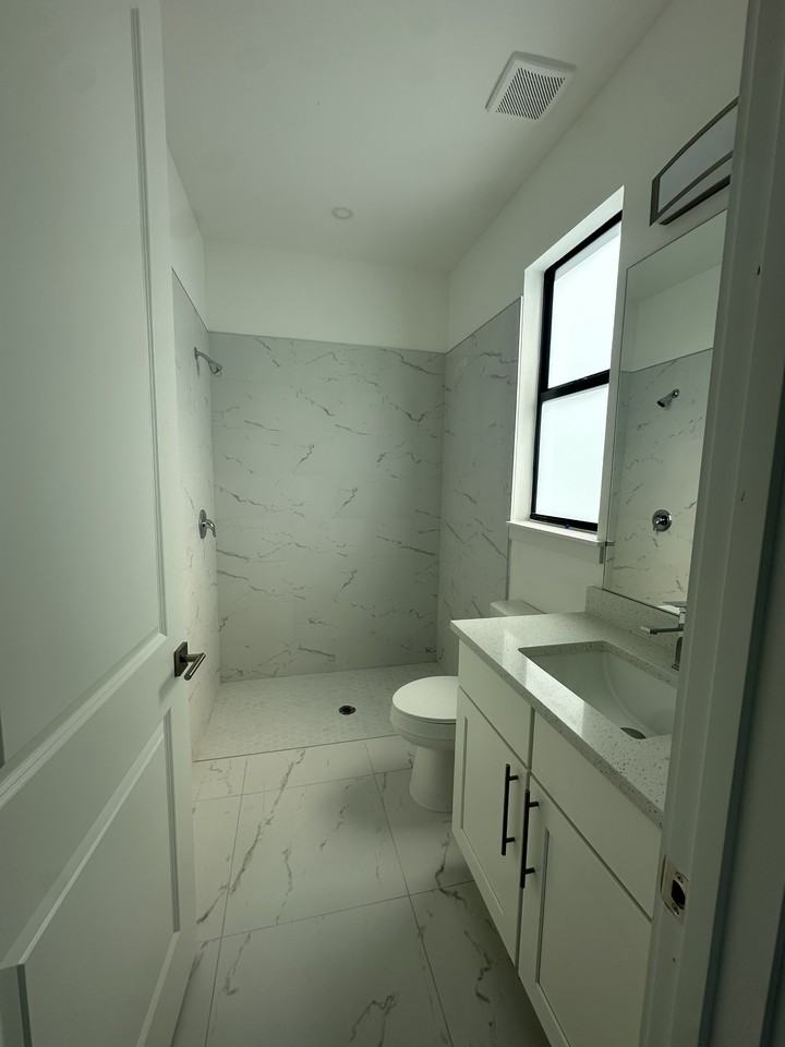 1122 Homer Ave S #NA - Photo 4 of 8