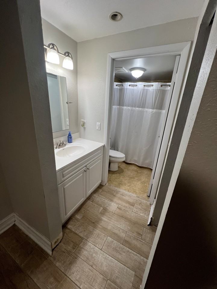 6460 W 27th Ct - Photo 5 of 7