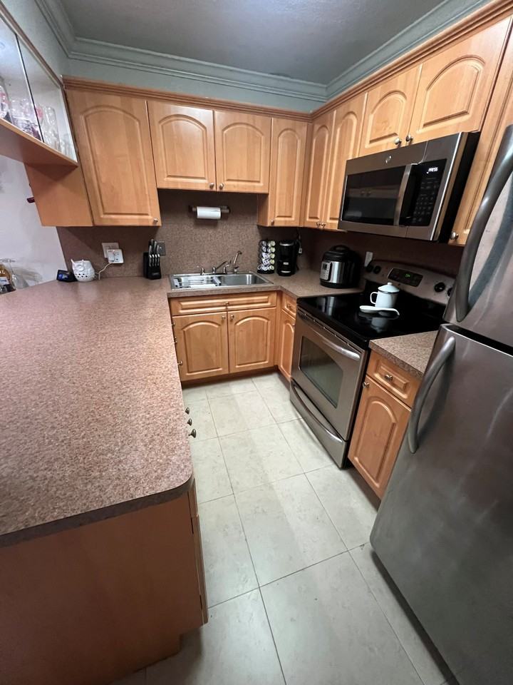 6460 W 27th Ct - Photo 6 of 7