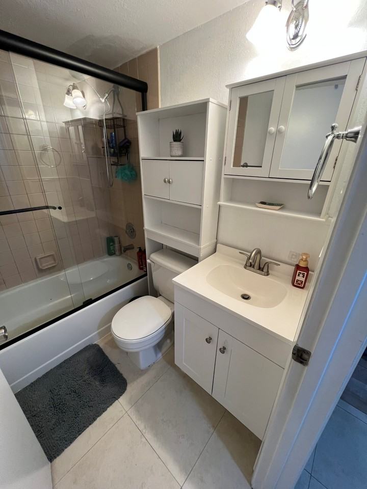 6460 W 27th Ct - Photo 7 of 7