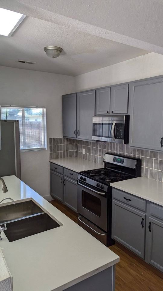 464 2nd Ave #NA - Photo 4 of 12